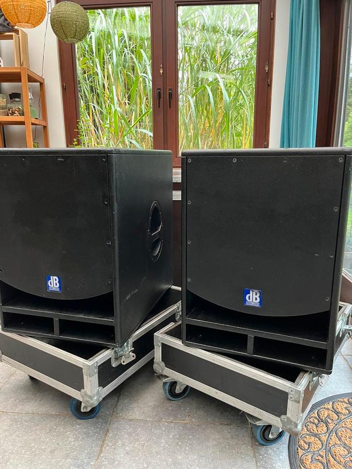 DB Technologies Opera Sub 15, Muziek en Instrumenten, Versterkers | Keyboard, Monitor en PA, Gebruikt, P.A., 500 tot 1000 watt