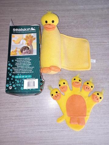 Hoofdsteun en washandje eendjes voor in bad beschikbaar voor biedingen