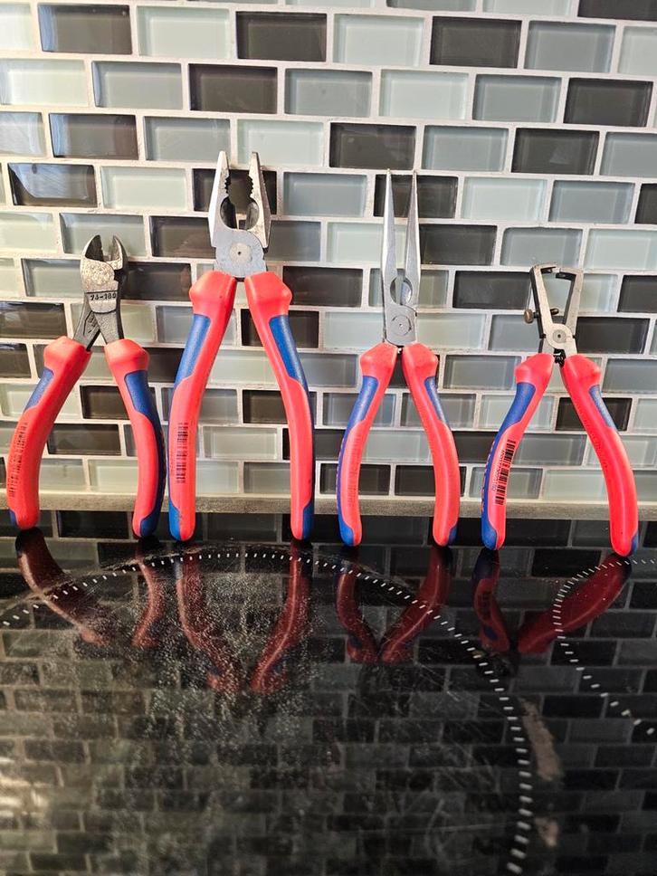 Knipex 4 pinces  :
Denudeur, plate , longue plate , coupante, Bricolage & Construction, Outillage | Autres Machines, Neuf, Enlèvement