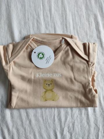 Baby romper ' Kleine zus ' beschikbaar voor biedingen