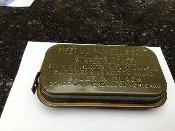 Zeldzaam militair Amerikaans  eerste hulp doos beschikbaar voor biedingen