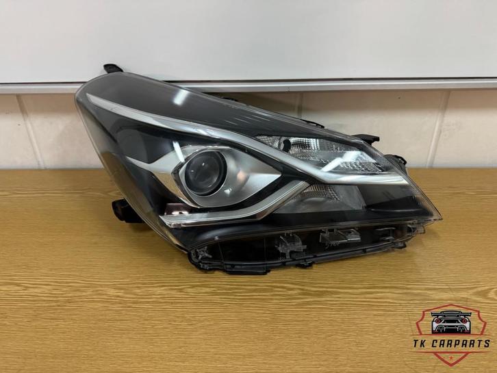 Toyota yaris p13 halogeen koplamp rechts, Auto-onderdelen, Verlichting, Toyota, Nieuw