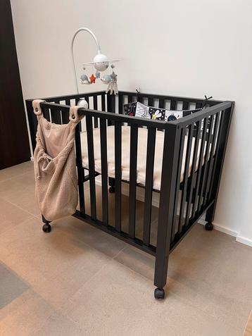 zwart babypark /aerosleep matras en beschermer. Nieuwstaat beschikbaar voor biedingen