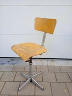 Vintage industriële stoel, Huis en Inrichting, Stoelen, Ophalen, Gebruikt, Twee