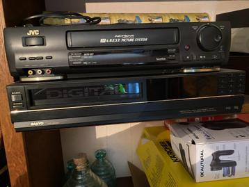 Chaîne Hi-Fi vintage Technics + magnétoscopes VHS – bon état beschikbaar voor biedingen