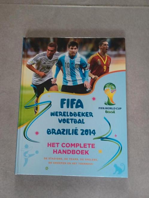 FIFA wereldbeker voetbal Brazillie 2014, Livres, Livres pour enfants | Jeunesse | Moins de 10 ans, Comme neuf, Enlèvement ou Envoi
