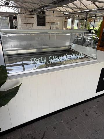 Schepijsvitrine beschikbaar voor biedingen