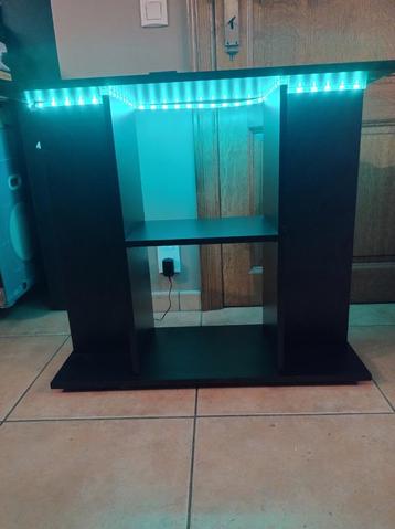 Dringend TV meubel met Ledverlichting of aquariumkast beschikbaar voor biedingen