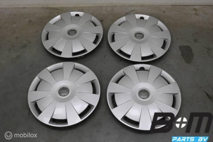 Set 16 inch originele wieldoppen Audi A3 8V 8V0601474D, Auto-onderdelen, Banden en Velgen, Band(en), Gebruikt