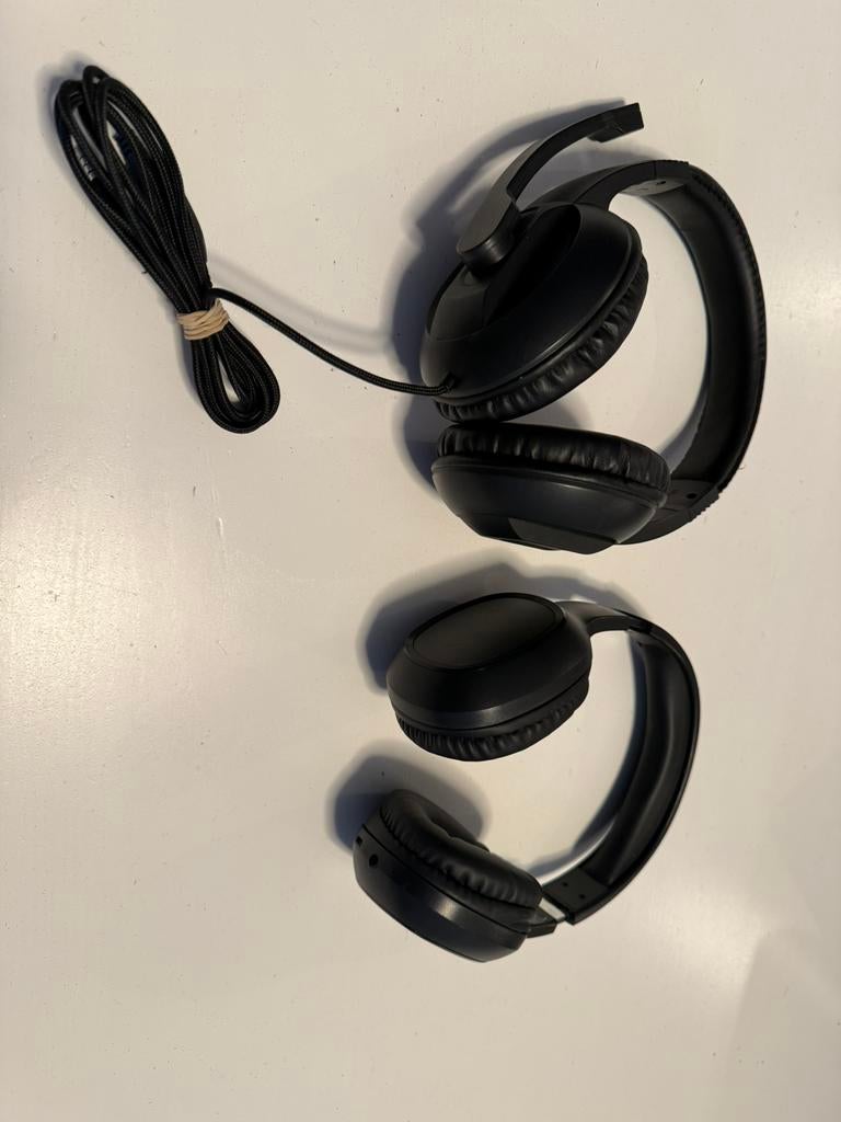2 casques dont 1 avec micro et 1 Bluetooth (sans fil), Enlèvement, Comme neuf, Supra-aural, Bluetooth