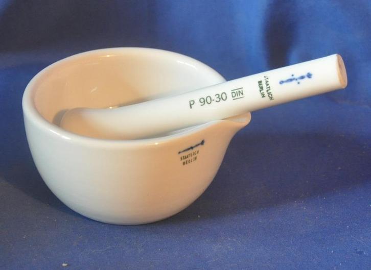 mortier et son pilon porcelaine staatlich berlin, Antiek en Kunst, Antiek | Porselein, Ophalen of Verzenden