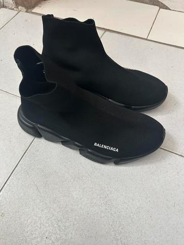 Balenciaga maat 42 beschikbaar voor biedingen