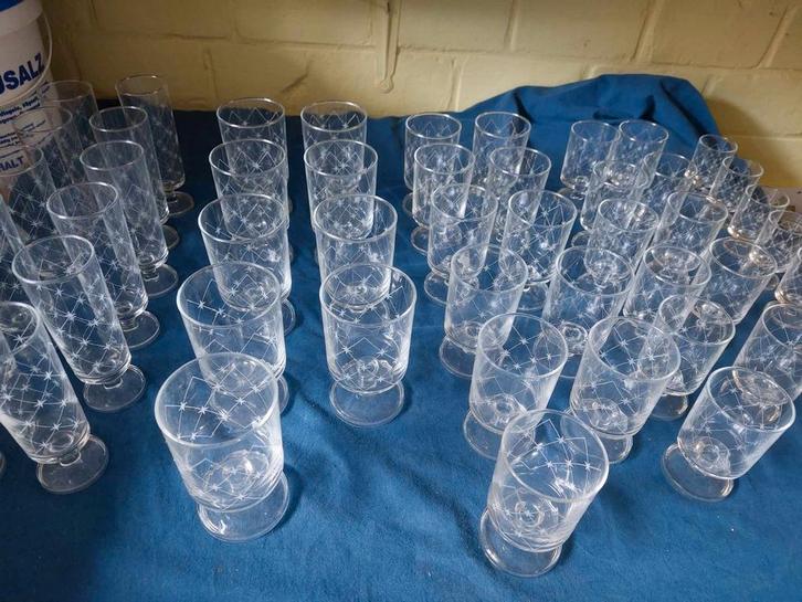Vintage glasservies met kleine sterretjes, Verzamelen, Glas en Drinkglazen, Gebruikt, Ophalen of Verzenden