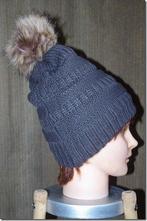 Nieuwe muts met pompon en pels, Kleding | Dames, Ophalen of Verzenden, Nieuw, Muts
