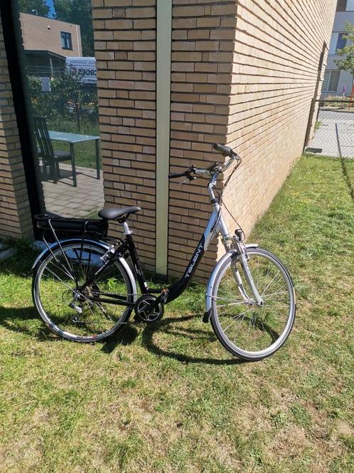 Elektrische fiets, Fietsen en Brommers, Fietsen | Dames | Omafietsen, Zo goed als nieuw, Versnellingen, Ophalen