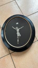 Crucifix encadré, Ophalen