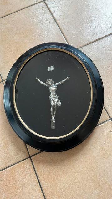 Crucifix encadré beschikbaar voor biedingen