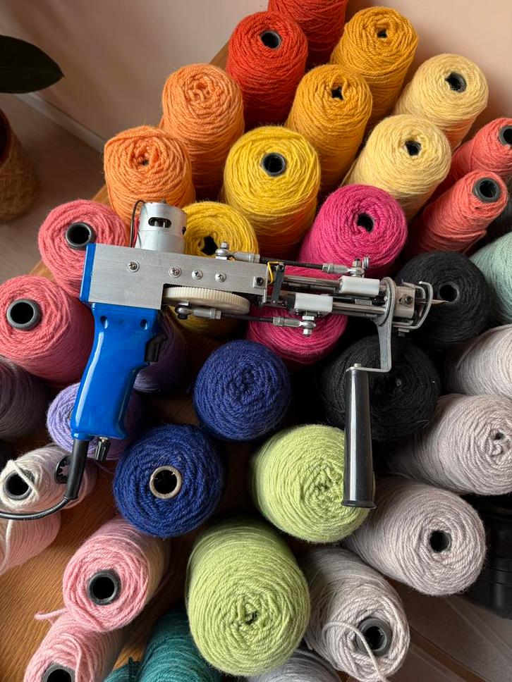 TUFT machines en alle toebehoren, Hobby en Vrije tijd, Breien en Haken, Zo goed als nieuw, Machine, Ophalen