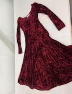 Élégante robe large en velours rouge, rouge à tapemeasure, Vêtements | Femmes, Robes, Comme neuf, Taille 38/40 (M), Rouge, Sous le genou