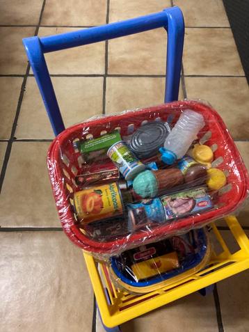 Winkelwagentje met accessoires  beschikbaar voor biedingen