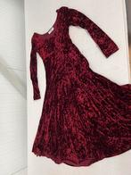 Robe large gracieuse en velours rouge Tapemeasure rouge, Vêtements | Femmes, Comme neuf, Taille 42/44 (L), Rouge, Sous le genou