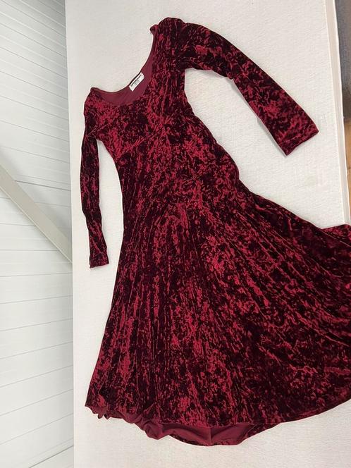 Sierlijke Red Velvet Wijde Jurk Tapemeasure rood M / L dress, Kleding | Dames, Jurken, Zo goed als nieuw, Maat 42/44 (L), Rood