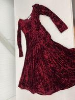 Robe large gracieuse en velours rouge Tapemeasure rouge, Vêtements | Femmes, Robes, Comme neuf, Taille 42/44 (L), Rouge, Sous le genou