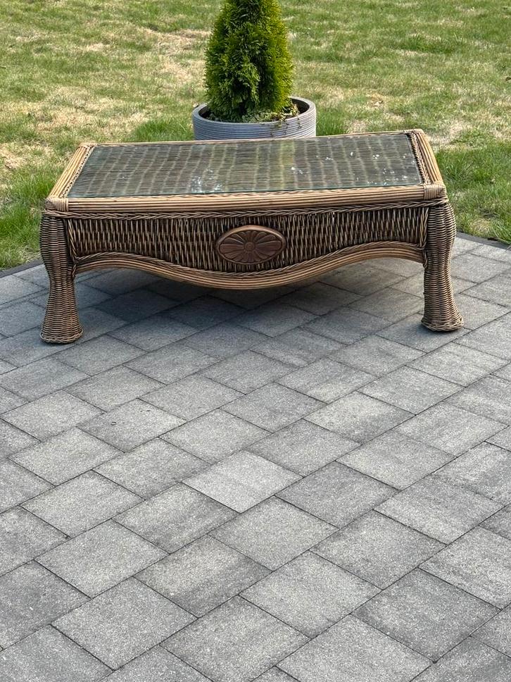 Rotan salontafel met glazen blad, Huis en Inrichting, Tafels | Salontafels, Zo goed als nieuw, Ophalen