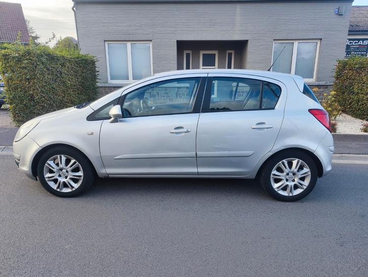 Opel corsa 1.4ess jantes clim gps contrôle technique ok, Auto's, Opel, Bedrijf, Corsa, ABS, Boordcomputer, Centrale vergrendeling