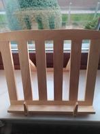 Houten samenvouwende boekensteun, Enlèvement