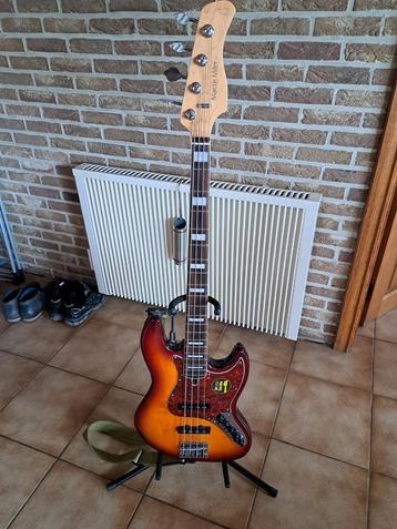 Marcus Miller V7 bass  beschikbaar voor biedingen