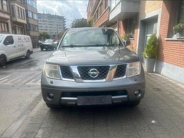 Nissan pathfinder 7places full option