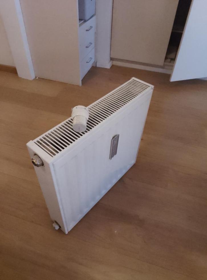 Kleine radiator - Sanica - Zeer goede staat, Doe-het-zelf en Bouw, Verwarming en Radiatoren, Zo goed als nieuw, Radiator, 30 tot 80 cm