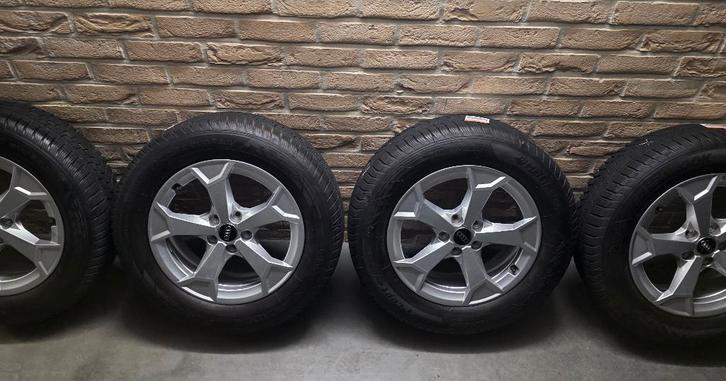 Audi Q3 winterkit in 215 65 17, Auto-onderdelen, Banden en Velgen, Band(en), Winterbanden, 17 inch, 215 mm, Personenwagen, Gebruikt