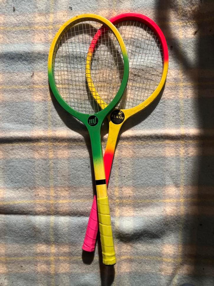 2 vintage tennisrackets – retro kleuren, Sport en Fitness, Tennis, Gebruikt, Ophalen of Verzenden
