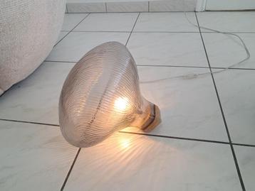 Lamp beschikbaar voor biedingen