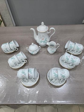 Service à café ou thé en porcelaine de Bohême (12 personnes)