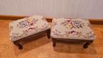 Poufs Louis XV d'époque, brodés à la main en laine., Maison & Meubles, Enlèvement