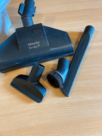 Miele stofzuigeraccessoires beschikbaar voor biedingen