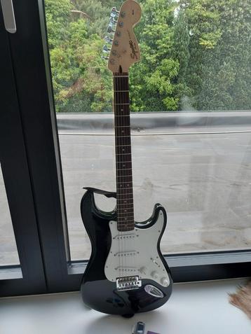 Fender Squier, Musique & Instruments, Instruments à corde | Guitares | Basses, Enlèvement, Comme neuf