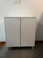 Eket witte kast met houten pootjes, Ophalen, Zo goed als nieuw