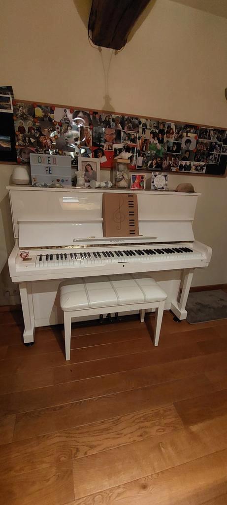 Piano Samick SU 118 - blanc brillant, Muziek en Instrumenten, Piano's, Piano, Wit, Hoogglans, Ophalen