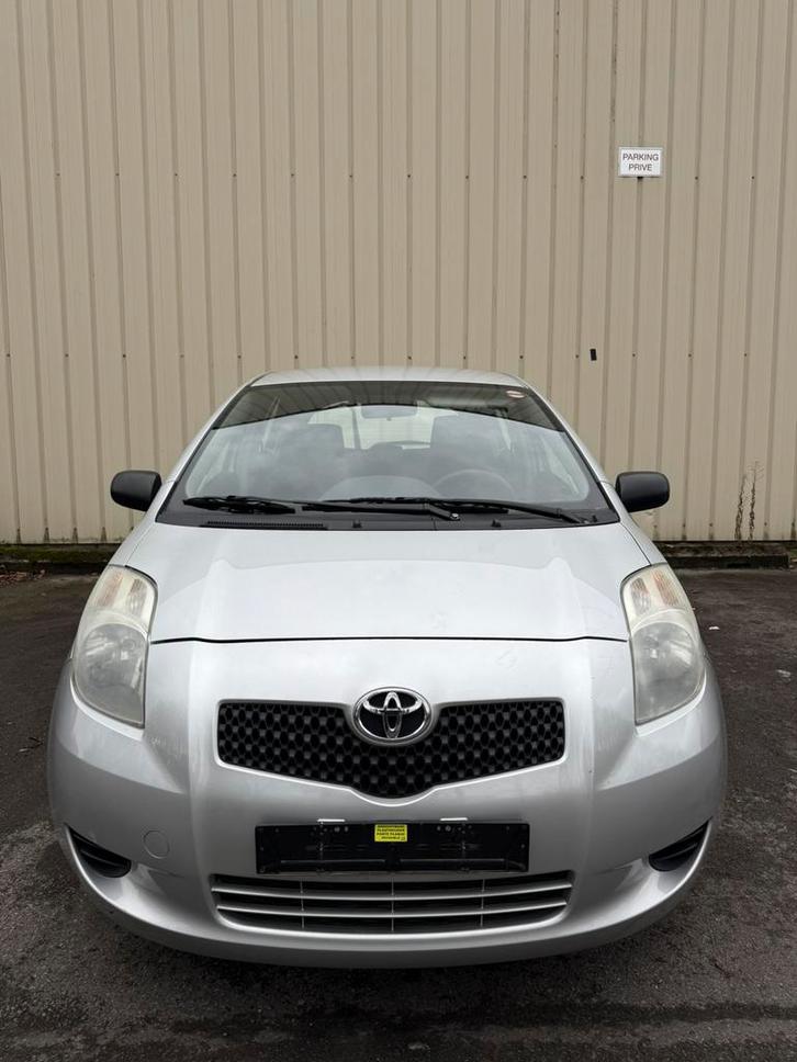 TOYOTA YARIS 1.0 ESSENCE PRÊTE À ÊTRE IMMATRICULÉ, Autos, Toyota, Particulier, Yaris, Essence, Euro 4, Berline, 5 portes, Boîte manuelle