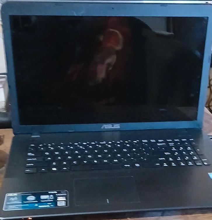 Grote Asus laptop 17,5" 8gig ram  1T harde schijf, Computers en Software, Windows Laptops, Zo goed als nieuw, 17 inch of meer