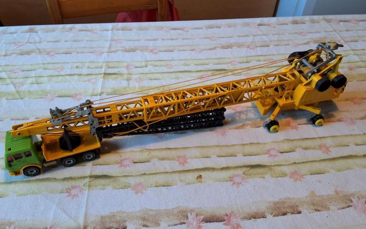 Siku 4011 - Mercedes 2232-bouwkraan, Hobby en Vrije tijd, Modelauto's | 1:50, Gebruikt, Hijskraan, Tractor of Landbouw, SIKU, Ophalen