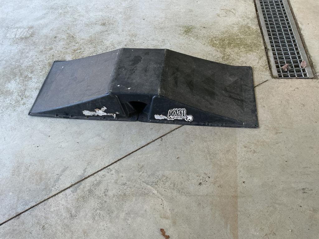 Rampe de saut pour patin, trottinette, skate etc, Sports & Fitness, Skateboard, Enlèvement, Autres types