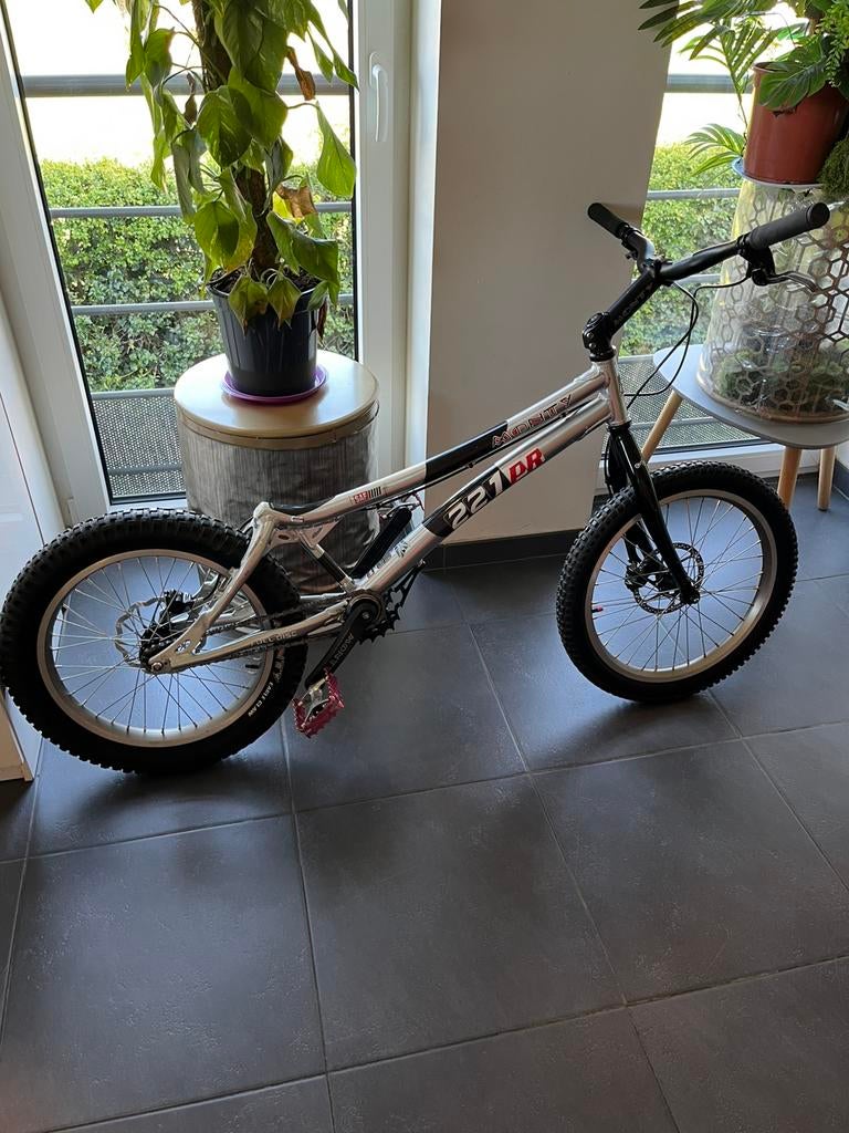 Velo trial monty 221 PR 20 pouces, Enlèvement, Comme neuf, Frein à disque