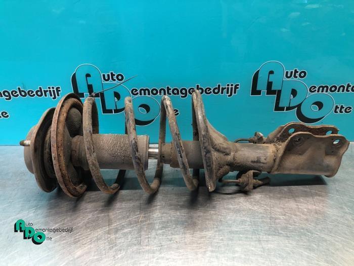 Barre amortisseur avant droit d'un Mitsubishi Colt (Colt 88-, Autos : Pièces & Accessoires, Suspension & Châssis, Mitsubishi, Utilisé