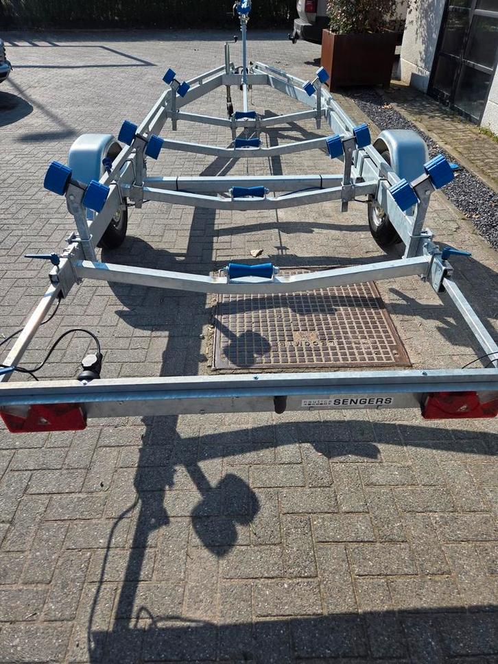 VL1800 - 6.40m - 1800kg - sportboot skiboot sloep, Watersport en Boten, Boottrailers, Zo goed als nieuw, Verstelbare verlichting