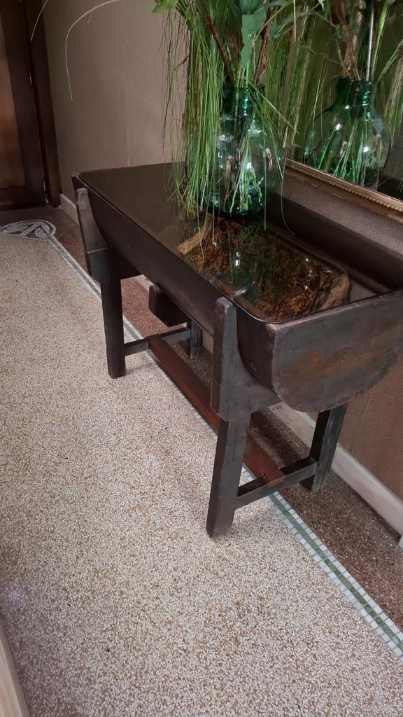 Coffre en bois avec dessus en verre, Enlèvement